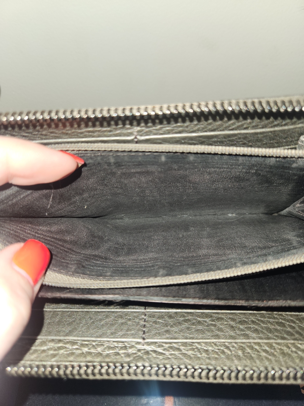 Gucci Metallic Bronze Zip-Around Leather Wallet with Tassel - Picture 6 of 6